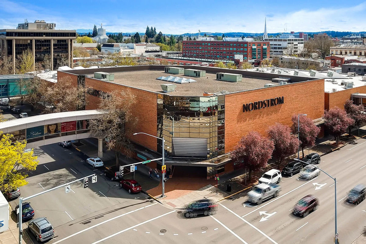 Commercial roofing service in Salem Oregon